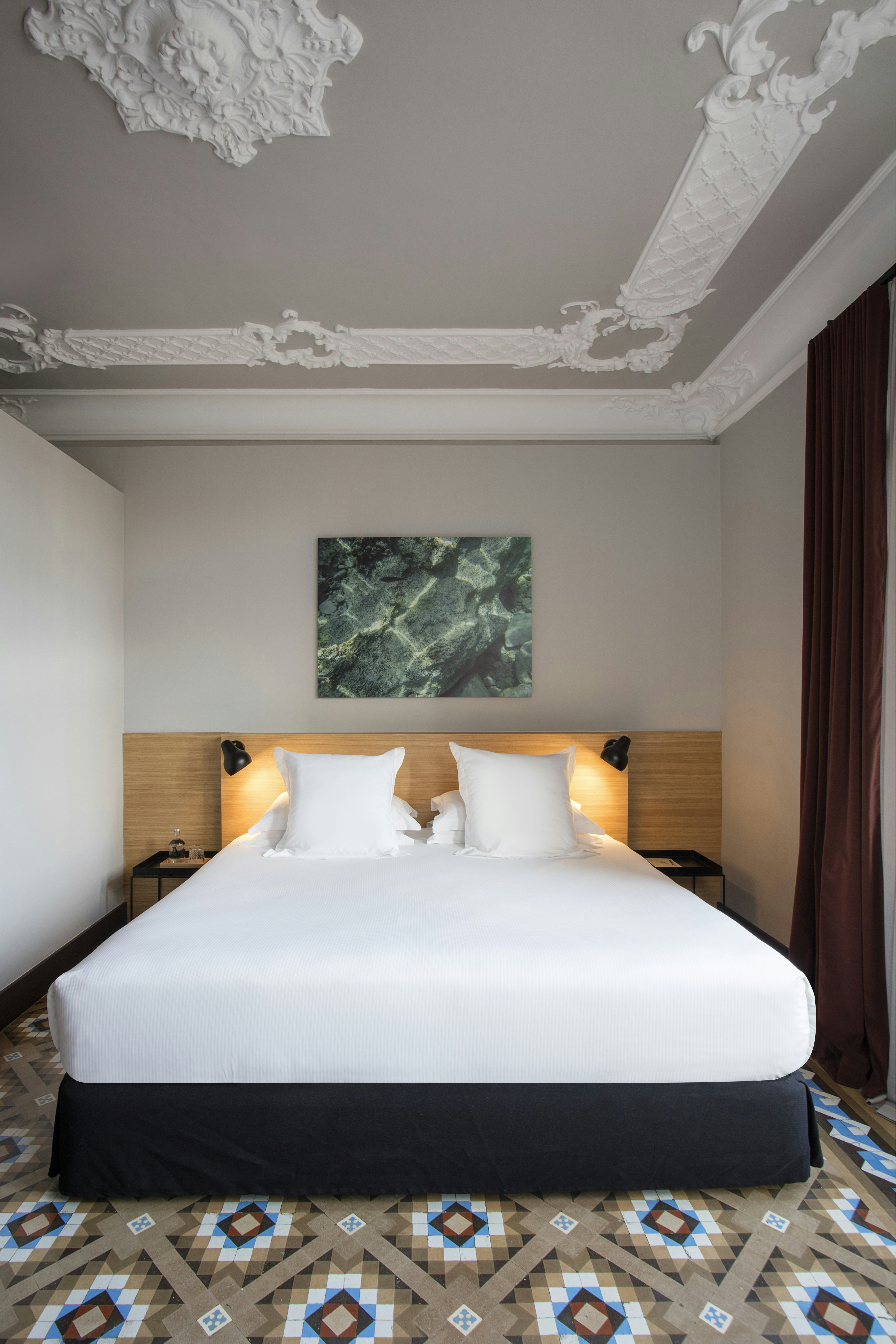 MODERNIST, PREMIUM, KING BED