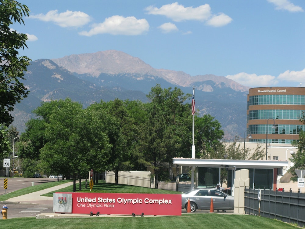 Holiday Inn Express and Suites Colorado Springs North an IHG Hotel 63/67