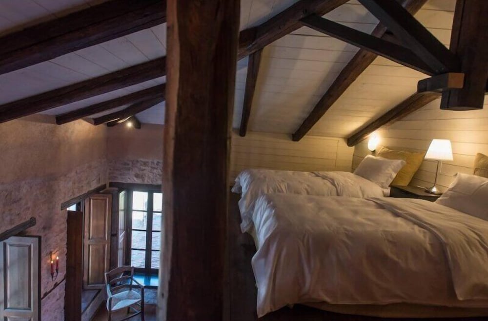 Epoches Luxury Suites 18/50