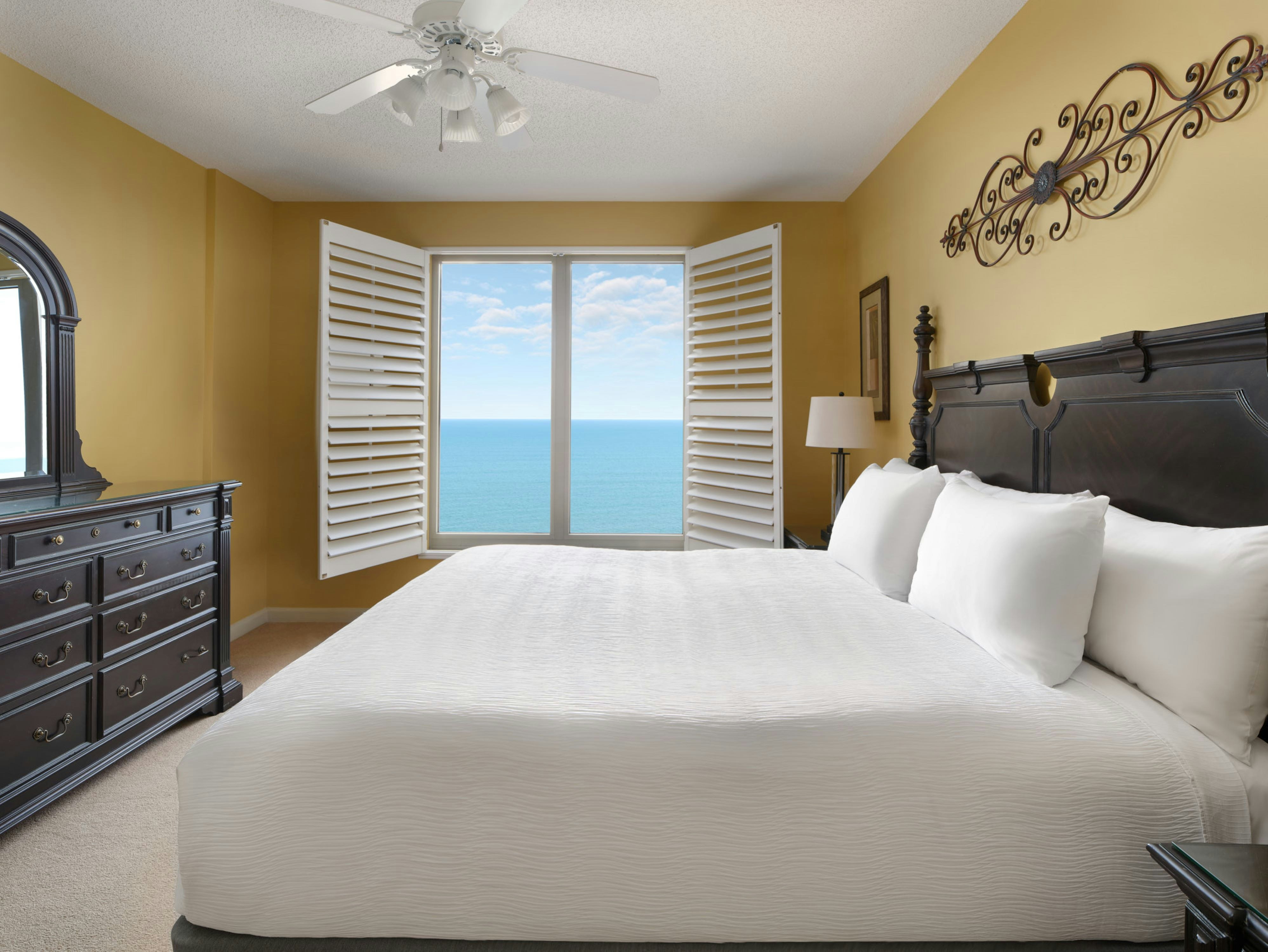3 Bedrooms, Ocean Front