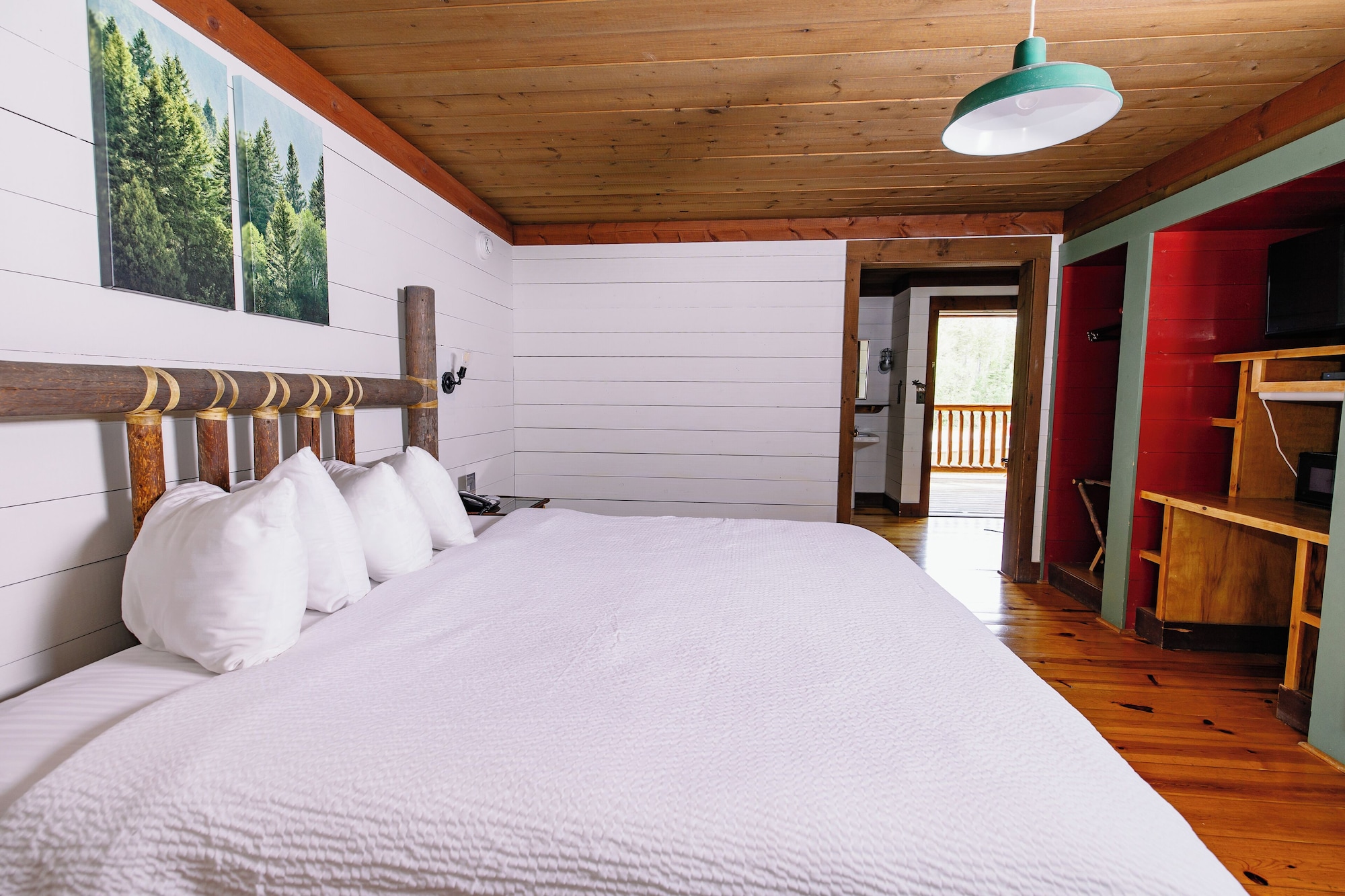Lodge, King Bed, Forest View
