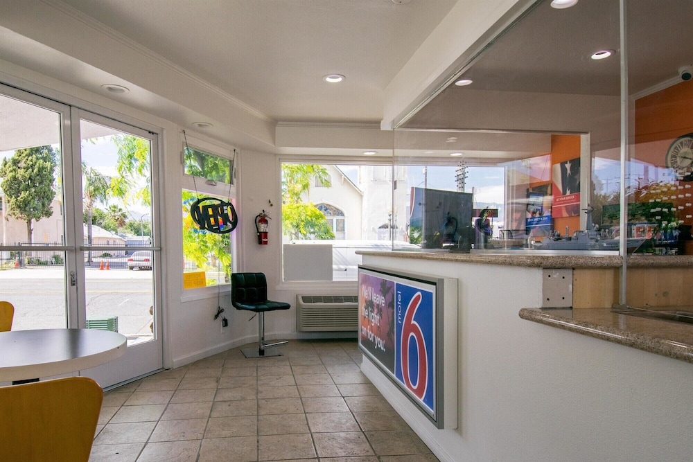 Motel6 San Bernardino, CA - Downtown 13/56