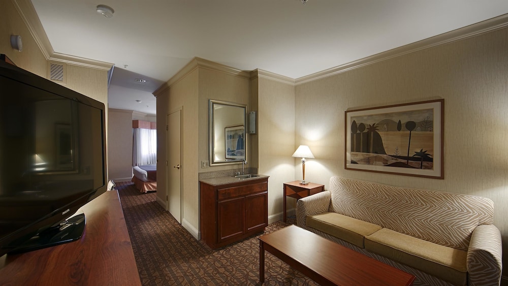 Best Western Plus All Suites Inn 31/47