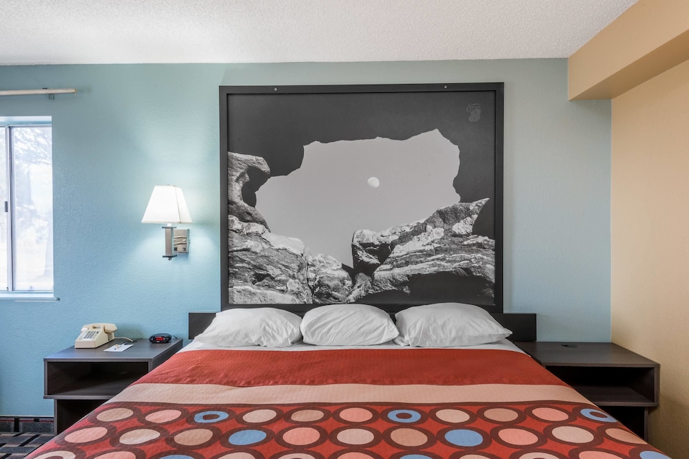 Super 8 by Wyndham Henderson North East Denver 14/26