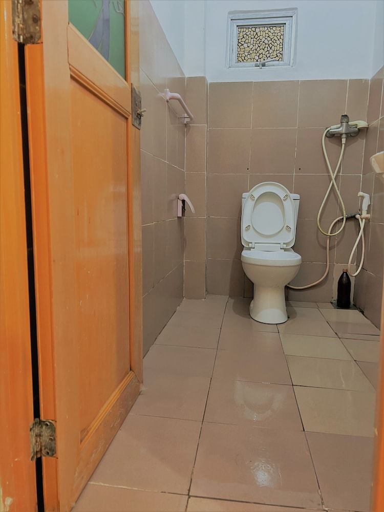 La Villa Guest House 48/50