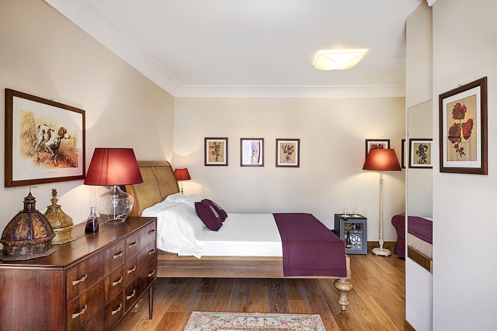 SUPERIOR, SUITE, QUEEN BED, GARDEN VIEW