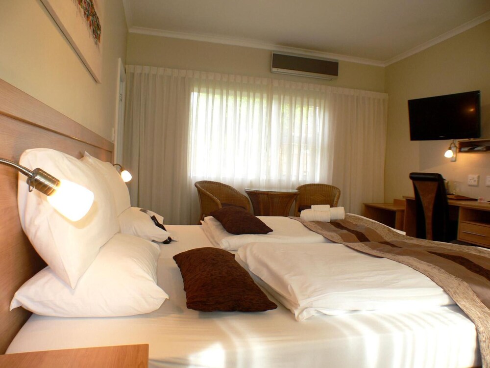 Hajos Lodge and Tours 11/50