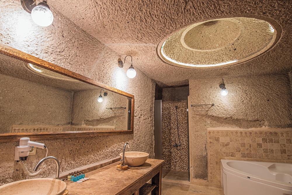 Elegance Cave Suites 28/47