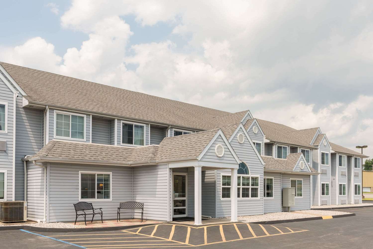 Microtel Inn and Suites by Wyndham Sainte Genevieve 4/25