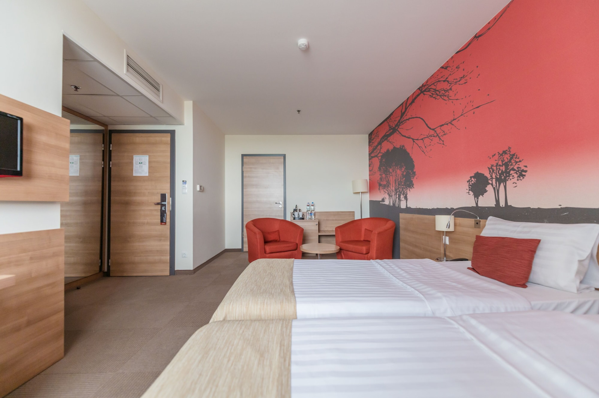 SUPERIOR, DOUBLE OR TWIN BED