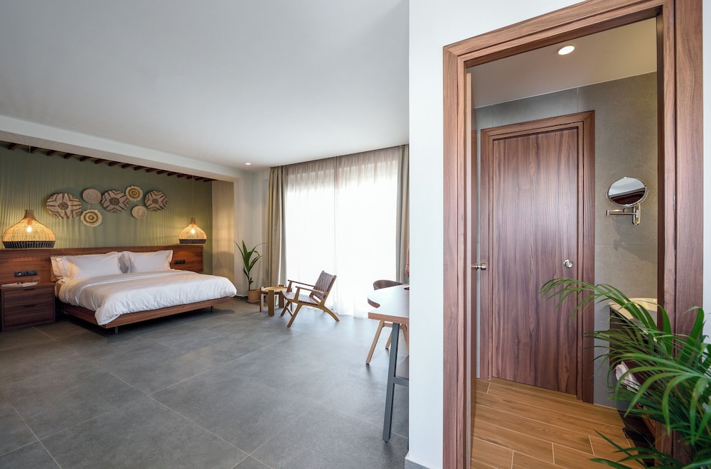 Amyntas Seafront Hotel 24/58