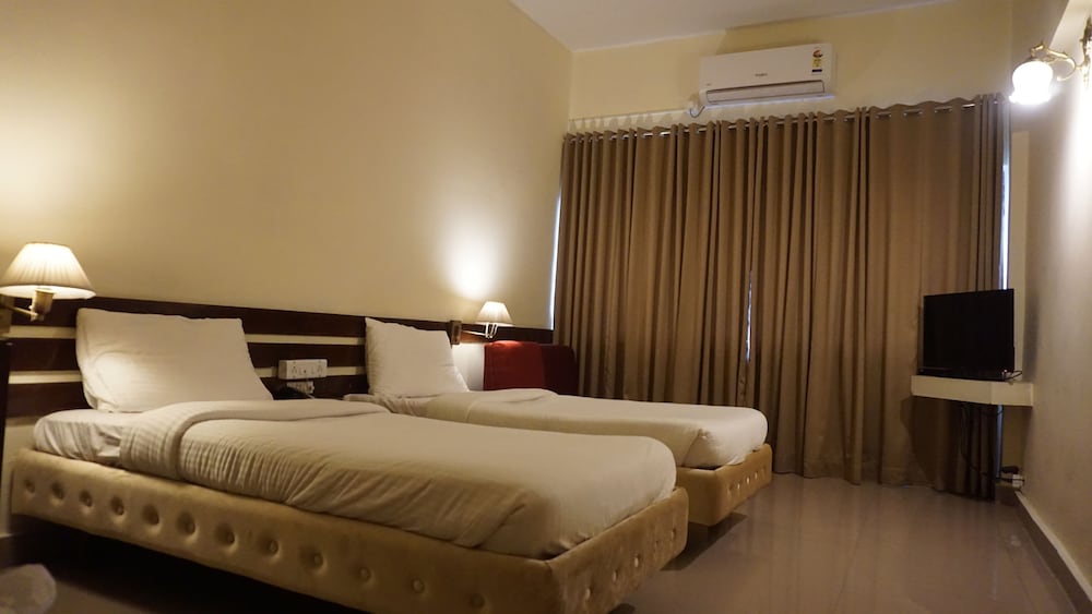 Hotel Poonja International 8/18