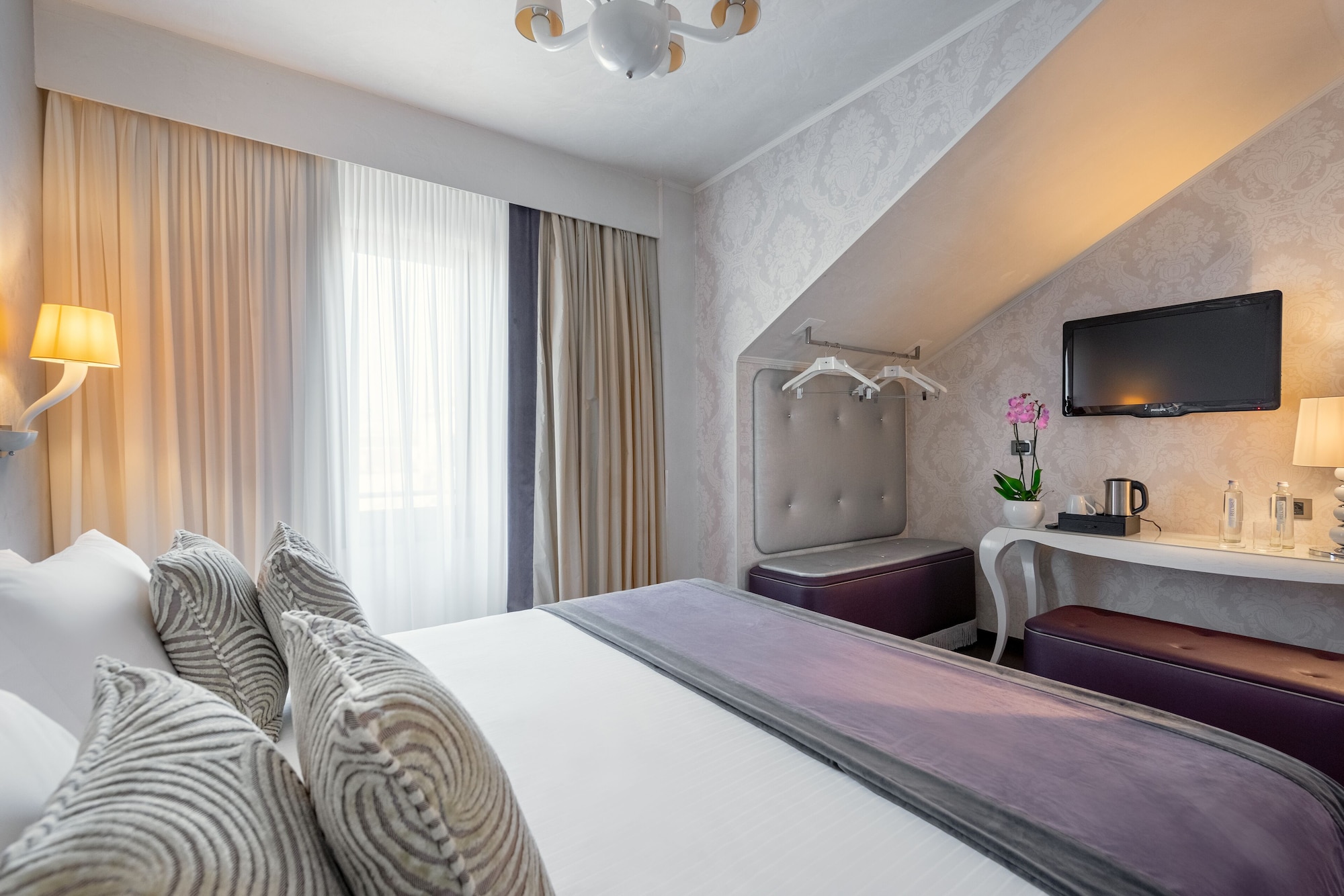 SUITE, HOT TUB, TERRACE