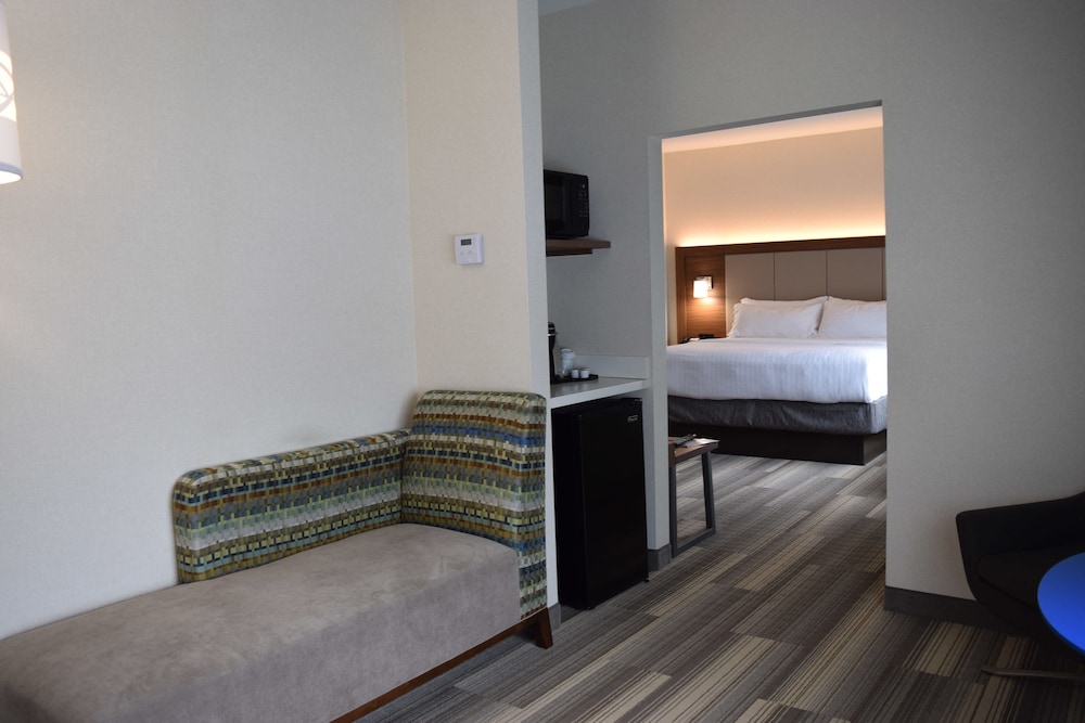 Holiday Inn Express Suites Ithaca 40/69