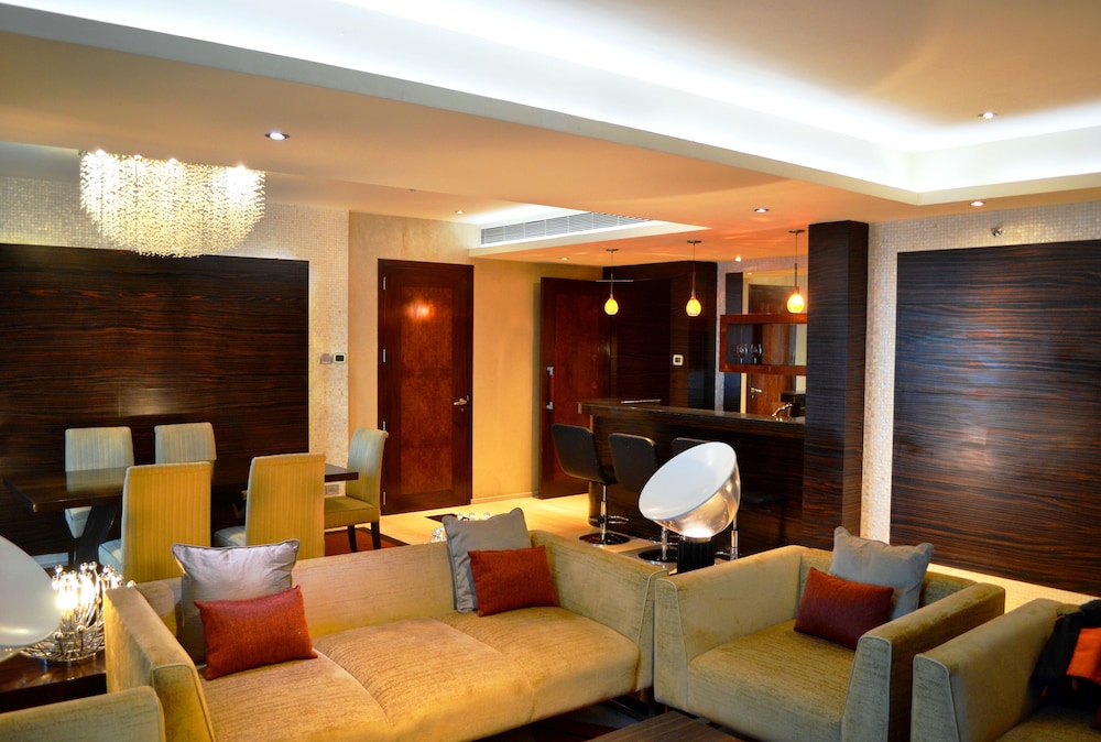 Vivanta Hyderabad, Begumpet 37/55
