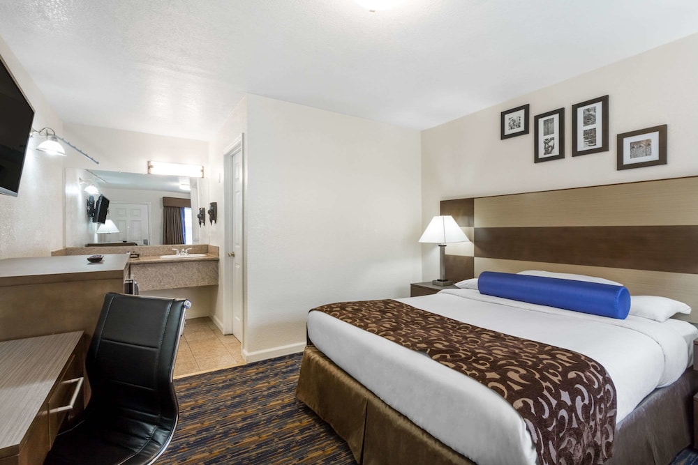 Howard Johnson By Wyndham Berkeley 6/17