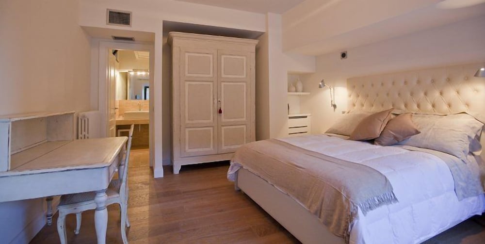 Room, Double Bed