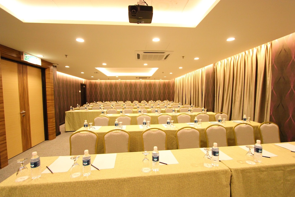 Paradise Spa Hotel 57/62