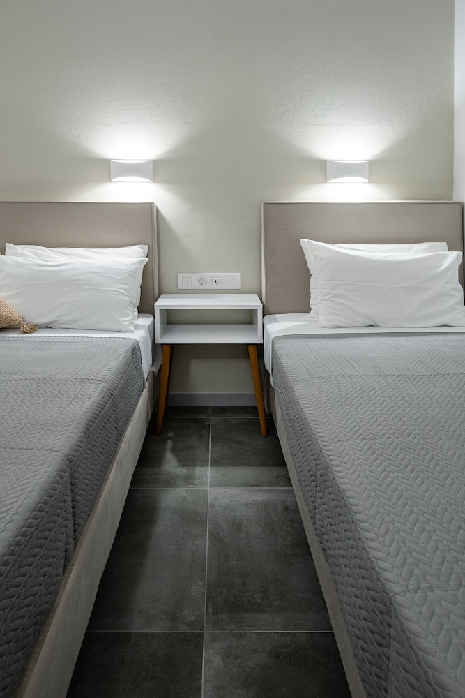 DILION HOTEL 21/59