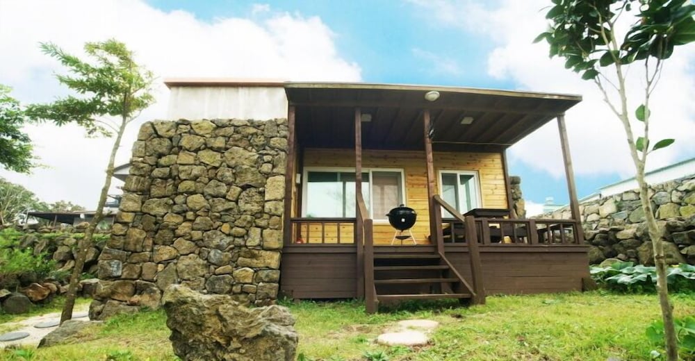 Jeju Gotjawal Geomoon Oreum Pension 4/50