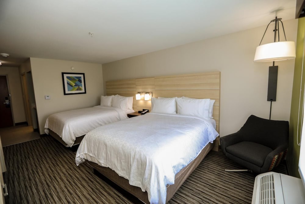 Holiday Inn Express Hillsboro I-35 17/69