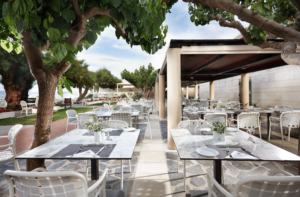 Giannoulis - Santa Marina Beach Hotel 51/77