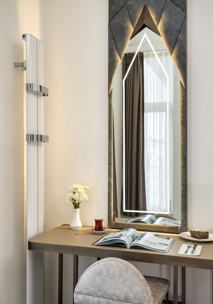 Adamar Hotel Special Category 40/66