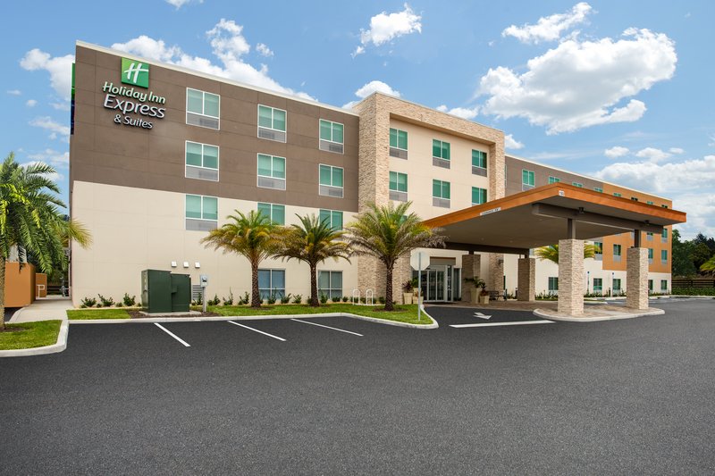 Holiday Inn Express And Suites Deland South 48/49