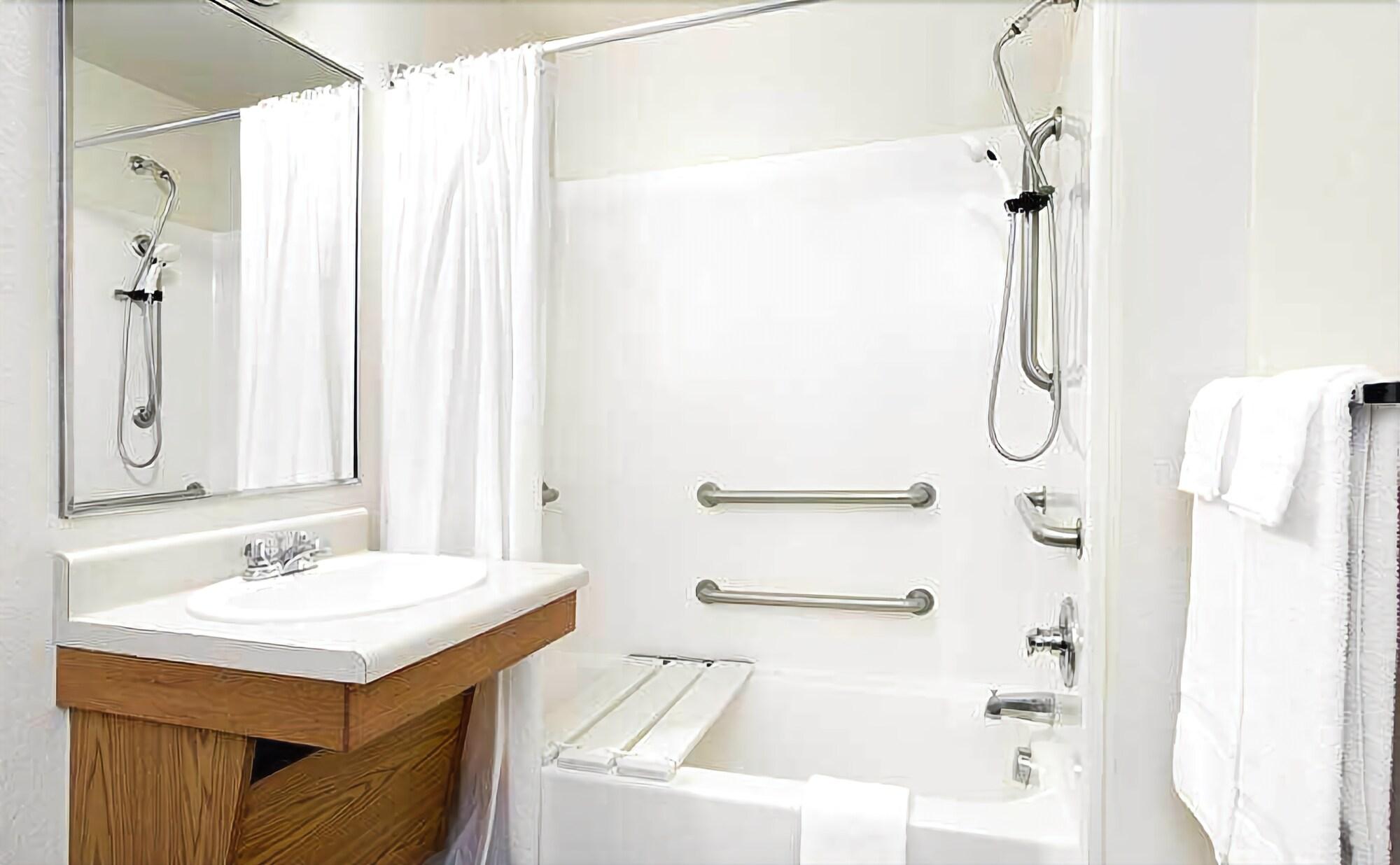 WoodSpring Suites Louisville Jeffersontown 14/15