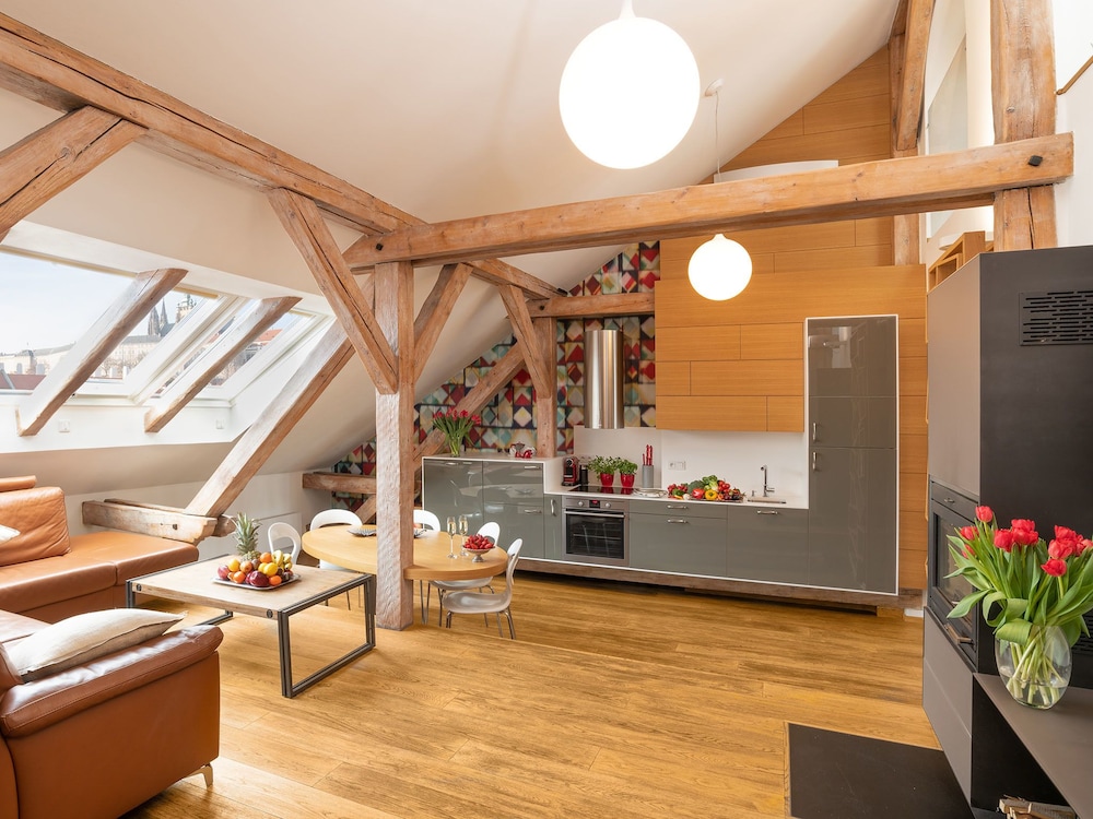 Malostranska Residence 14/72