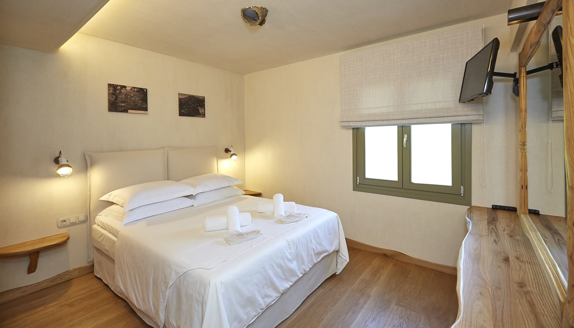 3 Bedrooms, Luxury, Villa, 3 Queen Beds, Partial Sea View, Pool Side