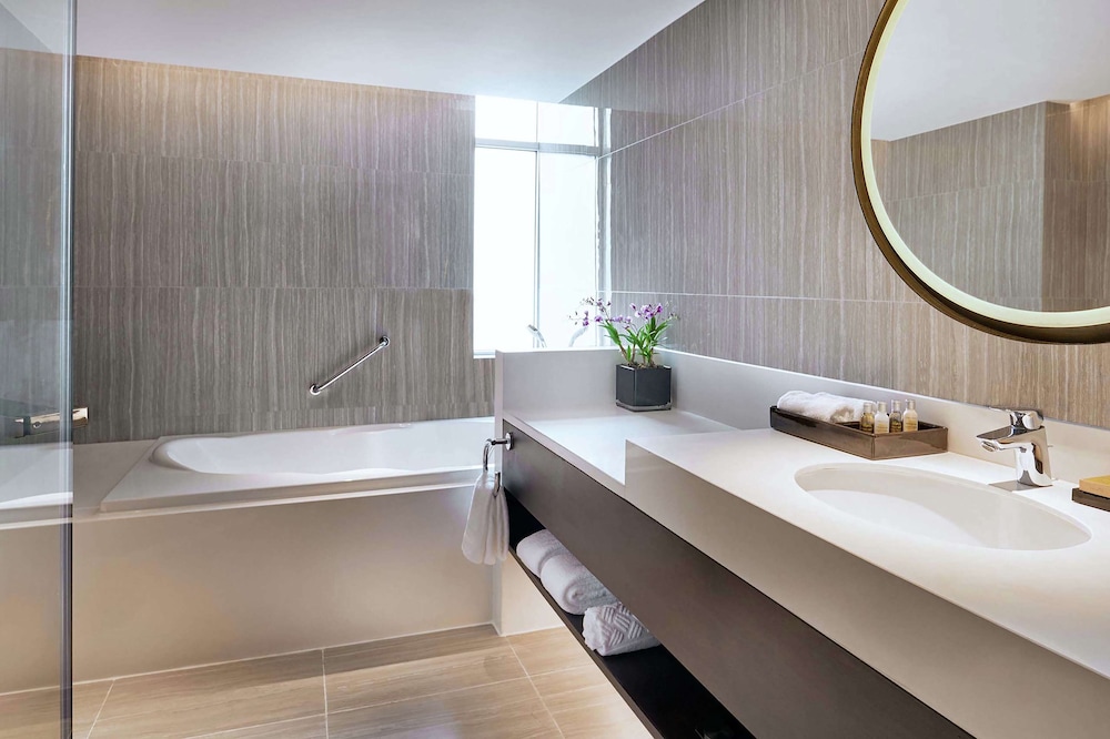Doubletree By Hilton Bangkok Ploenchit As Formerly Majestic Grande Sukhumvit 9/51