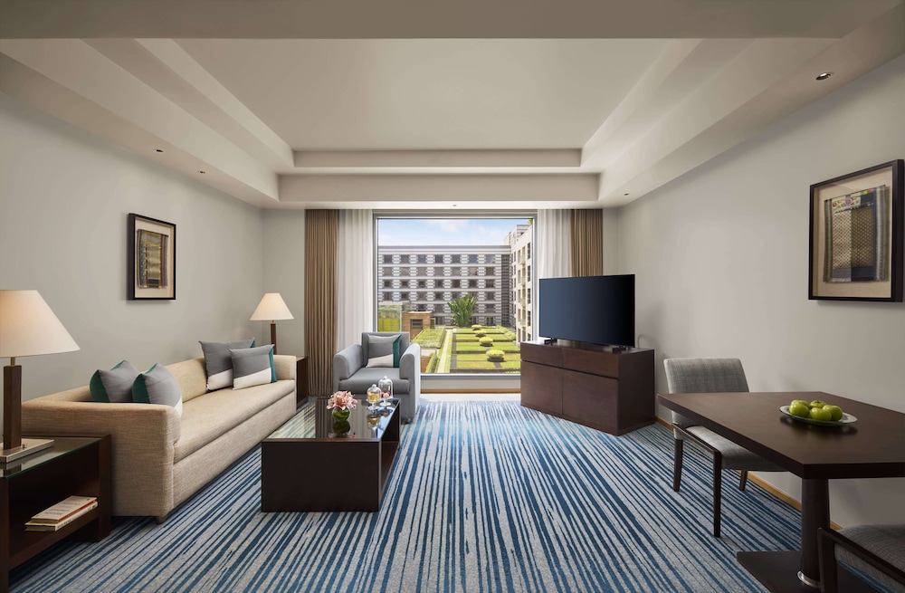 Grand Hyatt Mumbai Hotel and Residences 48/75