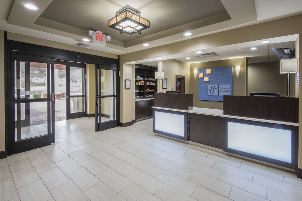 Holiday Inn Express Hotel Suites Ashland 12/56