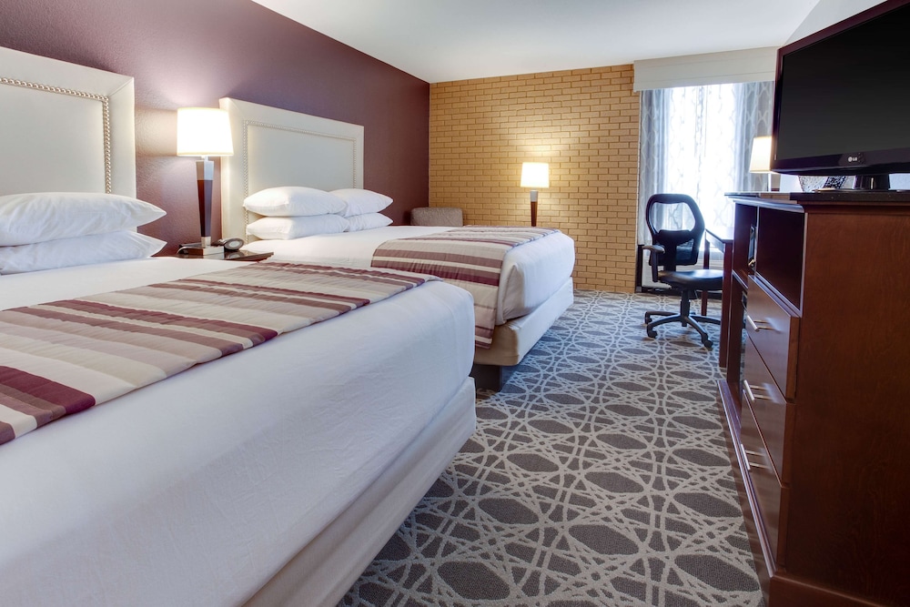 Drury Inn and Suites Louisville East 5/40