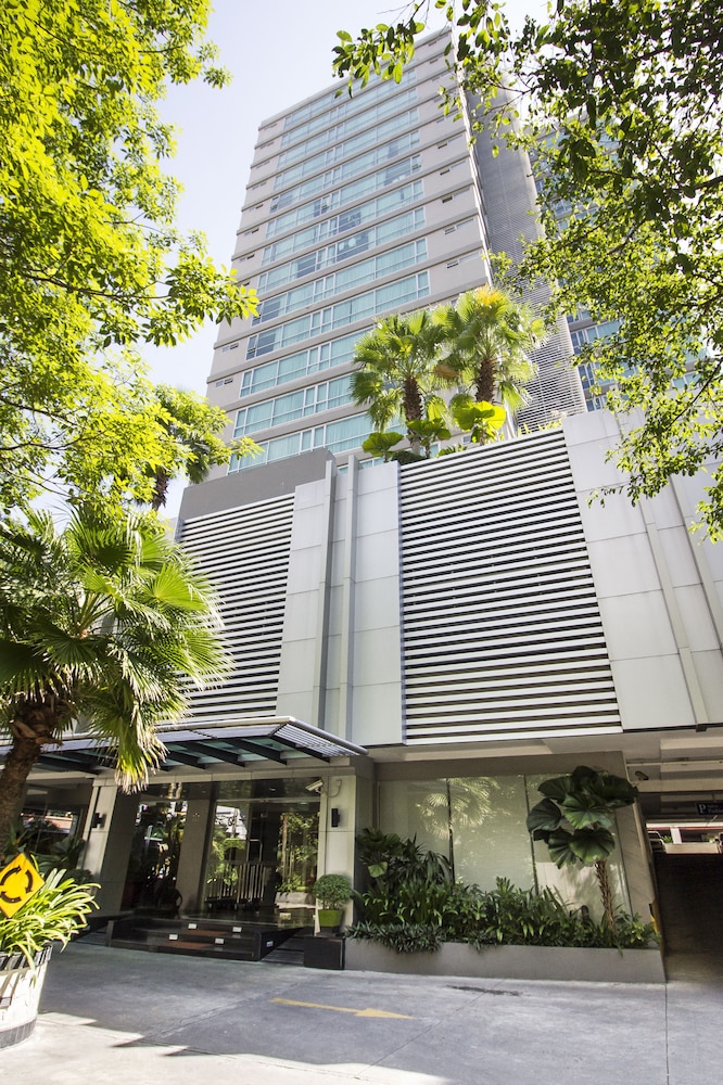 Adelphi Grande Sukhumvit 61/70