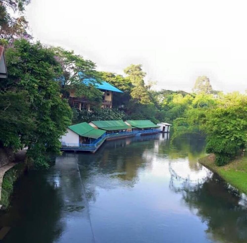 Suanphet Riverview Resort 65/71