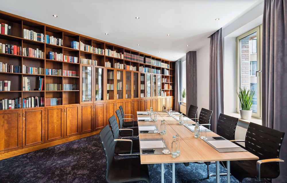 Lindner Hotel Frankfurt Main Plaza, Part of Jdv by Hyatt 62/67