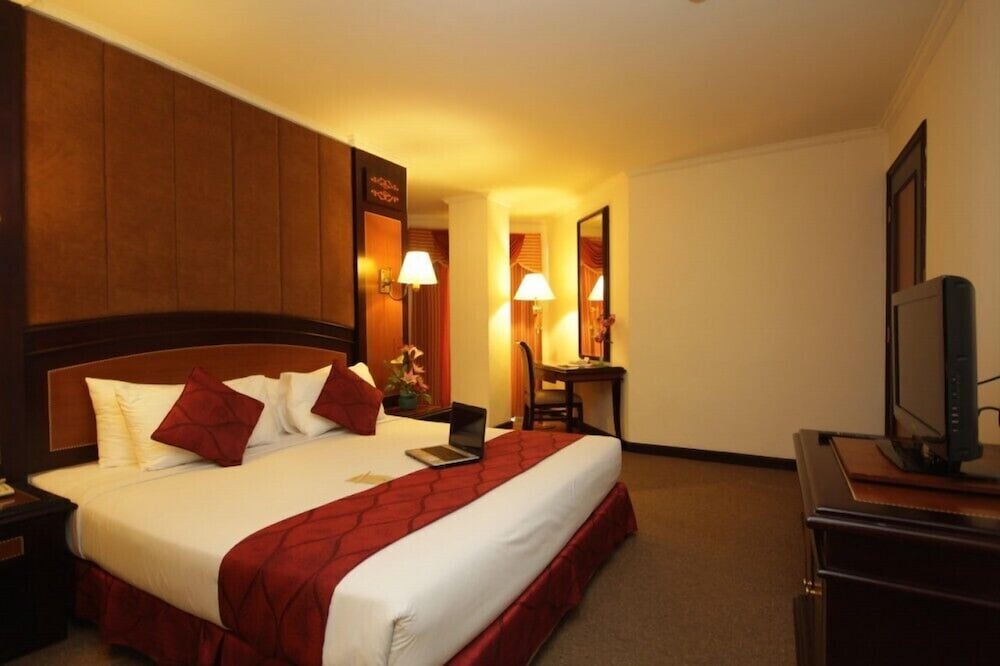 Kaisar Hotel 12/56