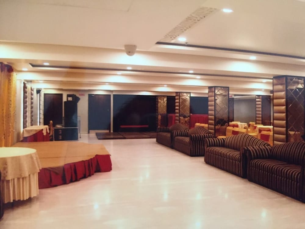 MAHALAKSHMI PALACE HOTEL 15/24