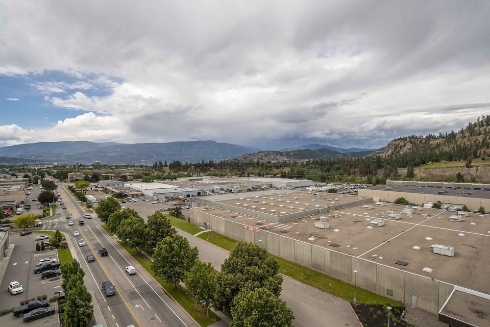 Sandman Hotel Kelowna 49/50