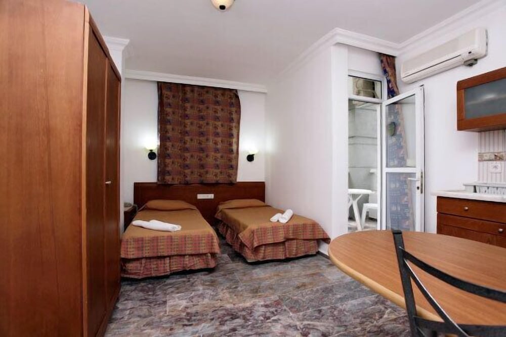 Two Seas Hotel 17/50