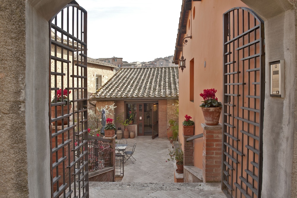 Hotel Alma Domus 27/33