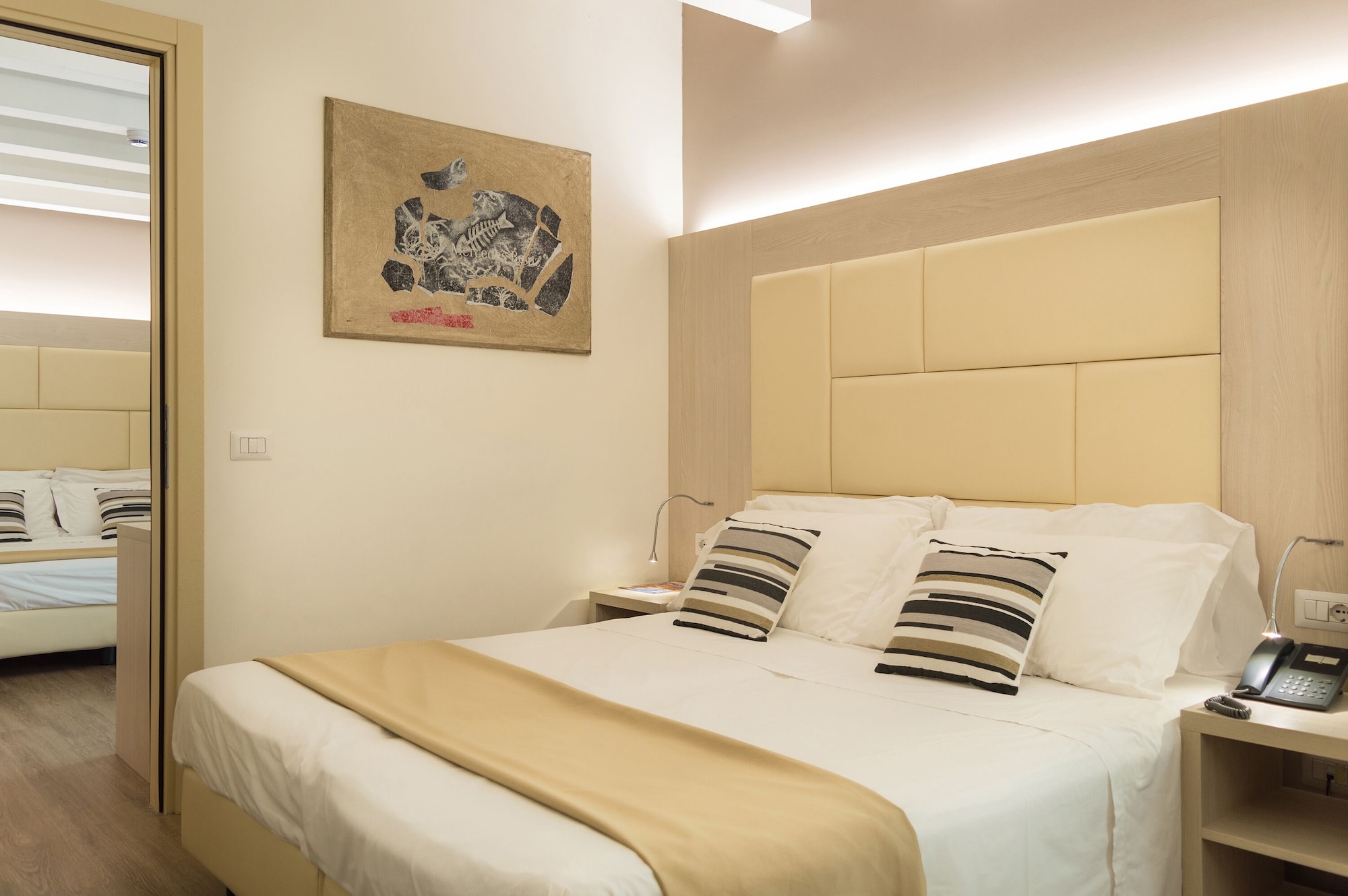 SUPERIOR, DOUBLE OR TWIN BED