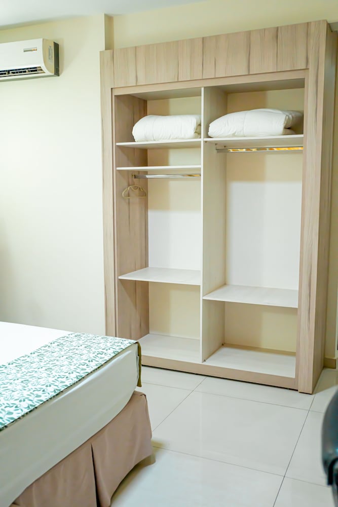 Megal Suites Hotel 45/45