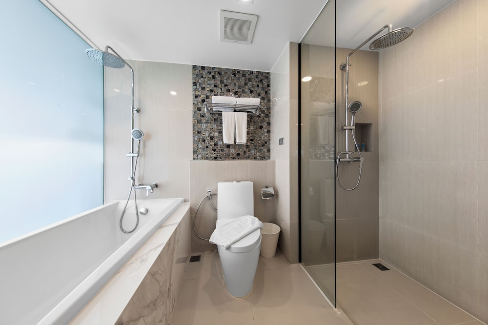 Mayaana Beach Resort - Formerly Golden Tulip Pattaya Beach Resort 46/49