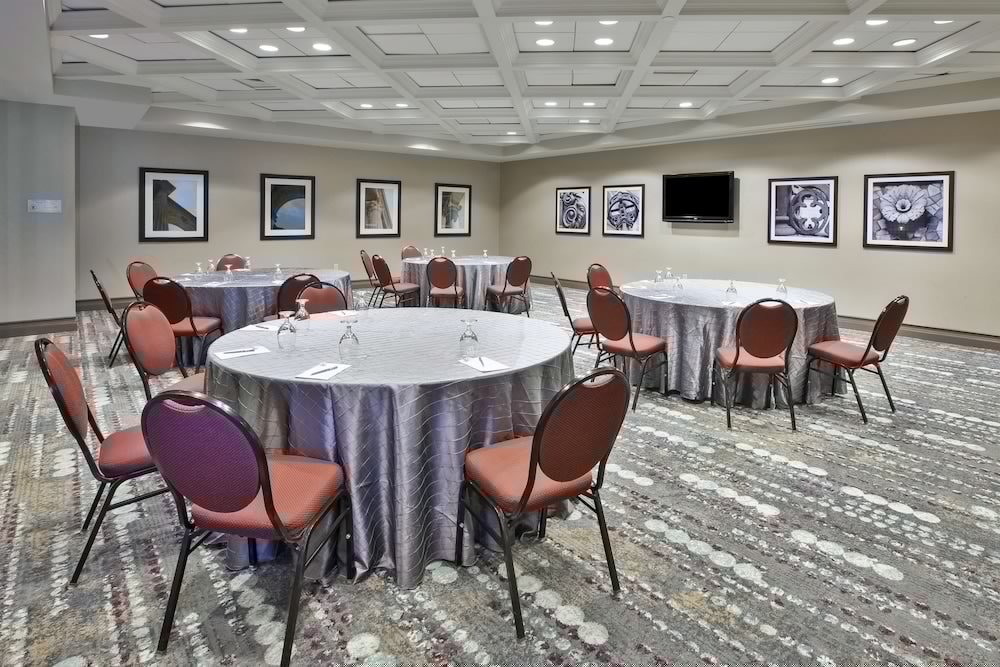 Embassy Suites Columbus - Airport 57/70
