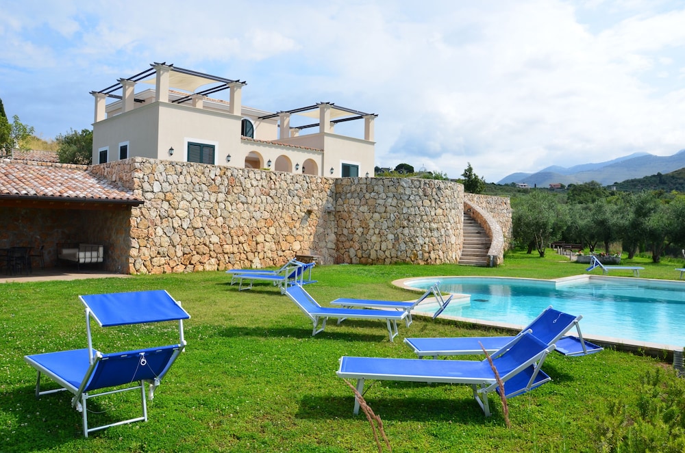Villa Degli Ulivi 39/43