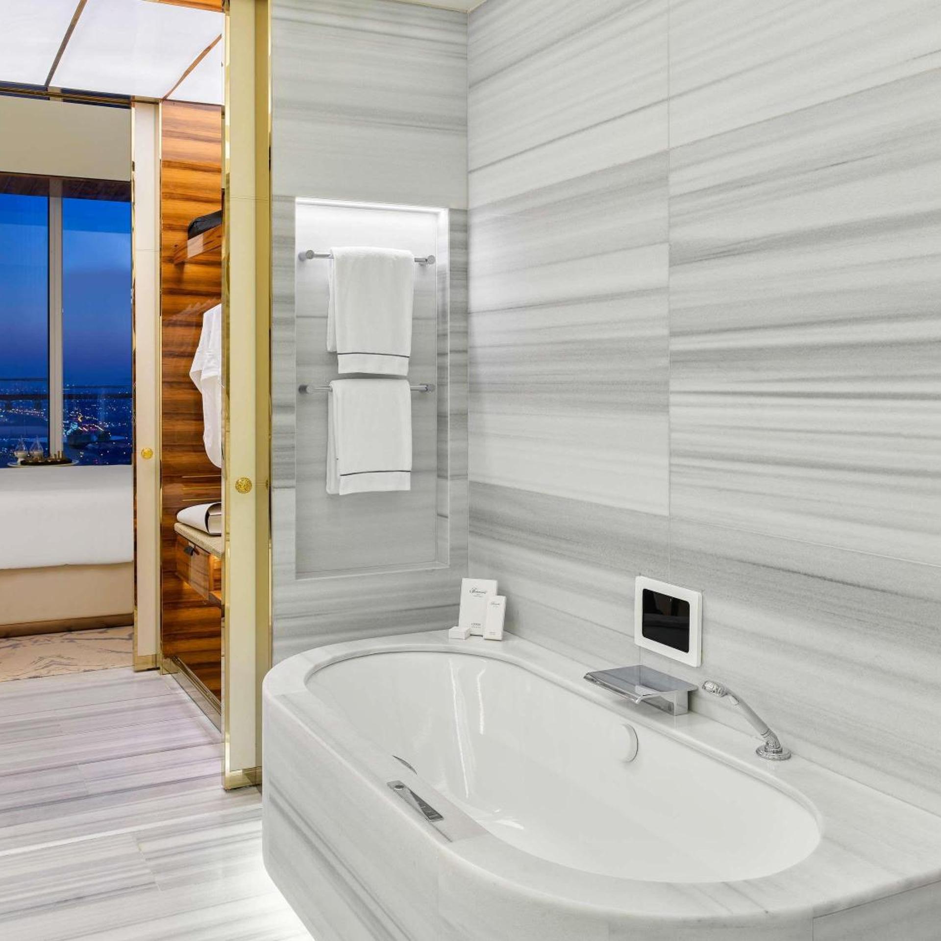 Fairmont Gold, Twin Beds