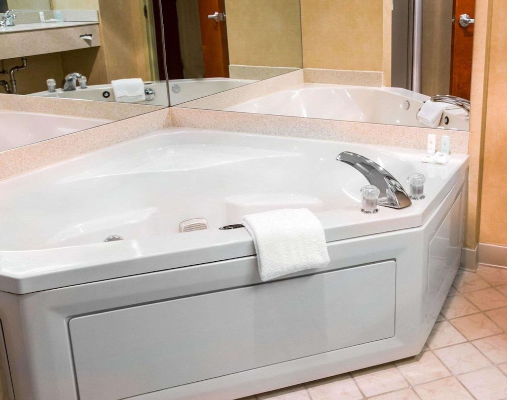 Comfort Inn & Suites Hawthorne NY 23/72